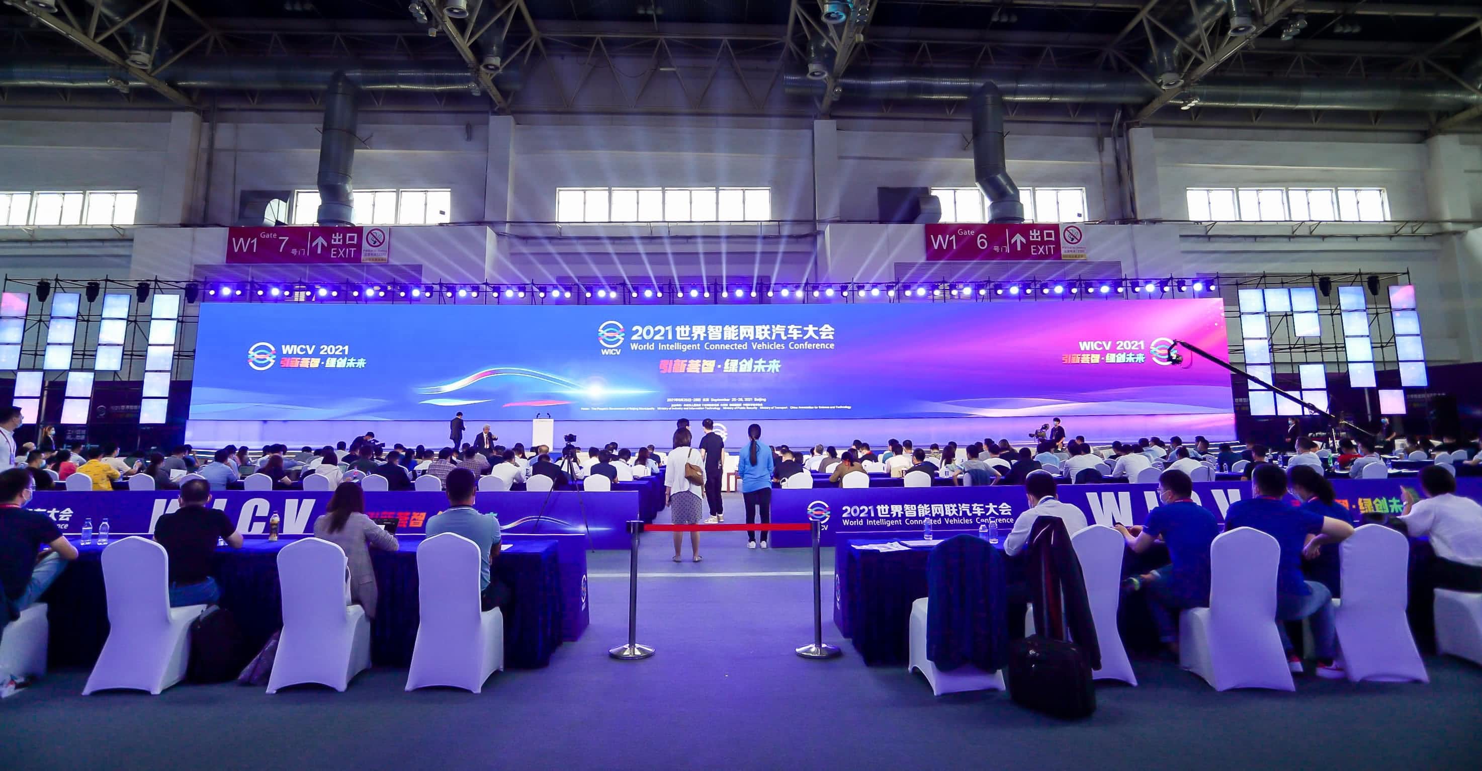 �۽�������������������� ����������¼��ڳ���̸�Զ���ʻ��������֮·